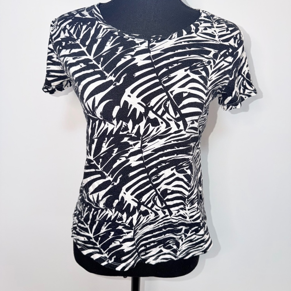Old Navy Black & White Leaf-Print Short Sleeve Tee